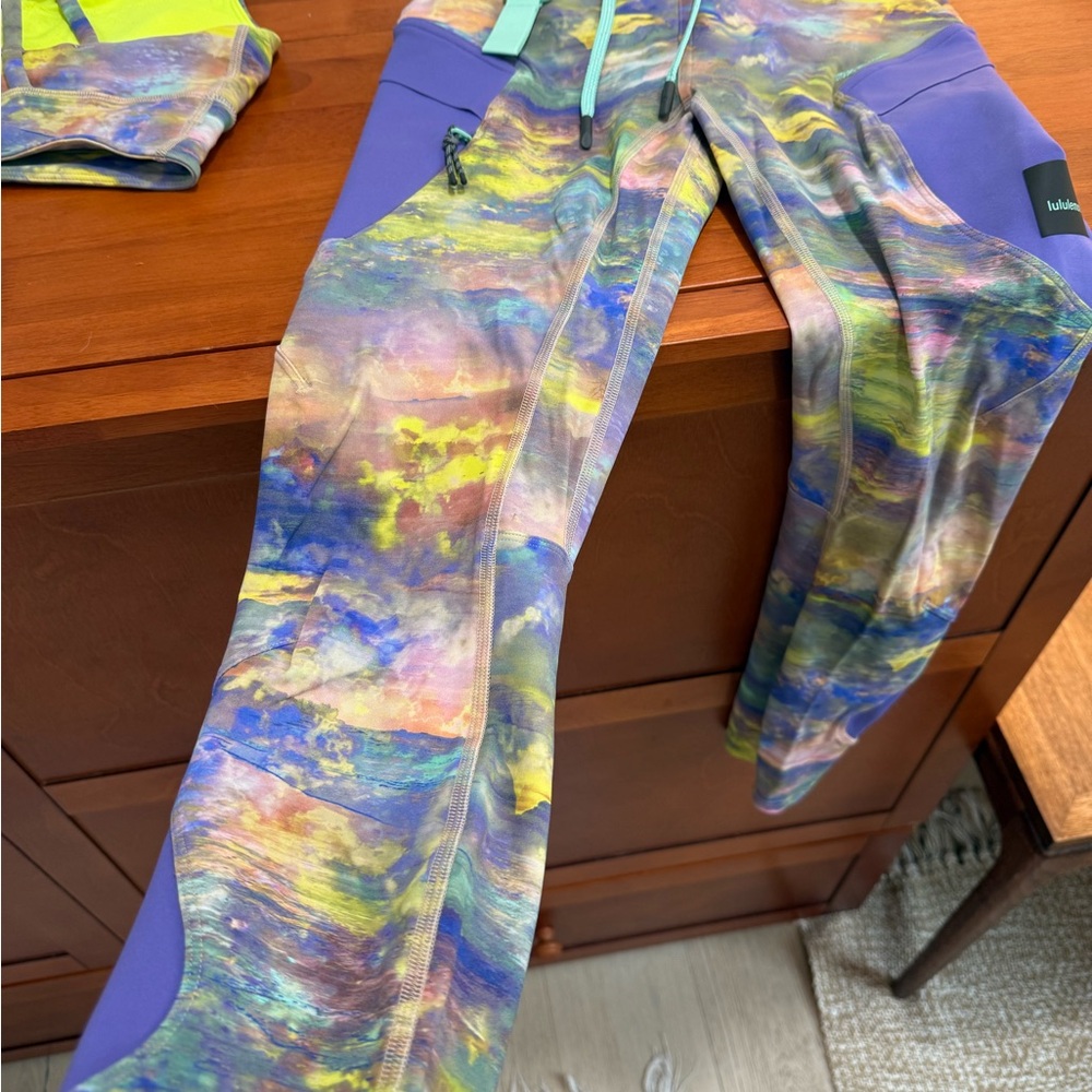 Colorful Lululemon leggings + bra set - Picture 4 of 8